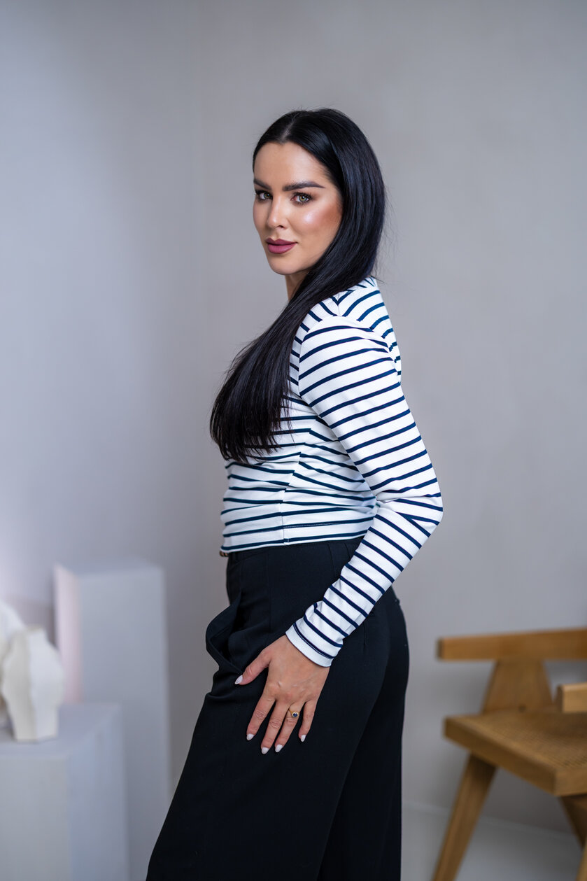 TOP “ANNETTE” - VÉČKOVÝ VÝSTRIH, PRILIEHAVÉ RUKÁVY