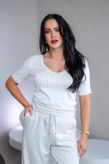 TOP “ANNETTE” - VÉČKOVÝ VÝSTRIH, PRILIEHAVÉ RUKÁVY