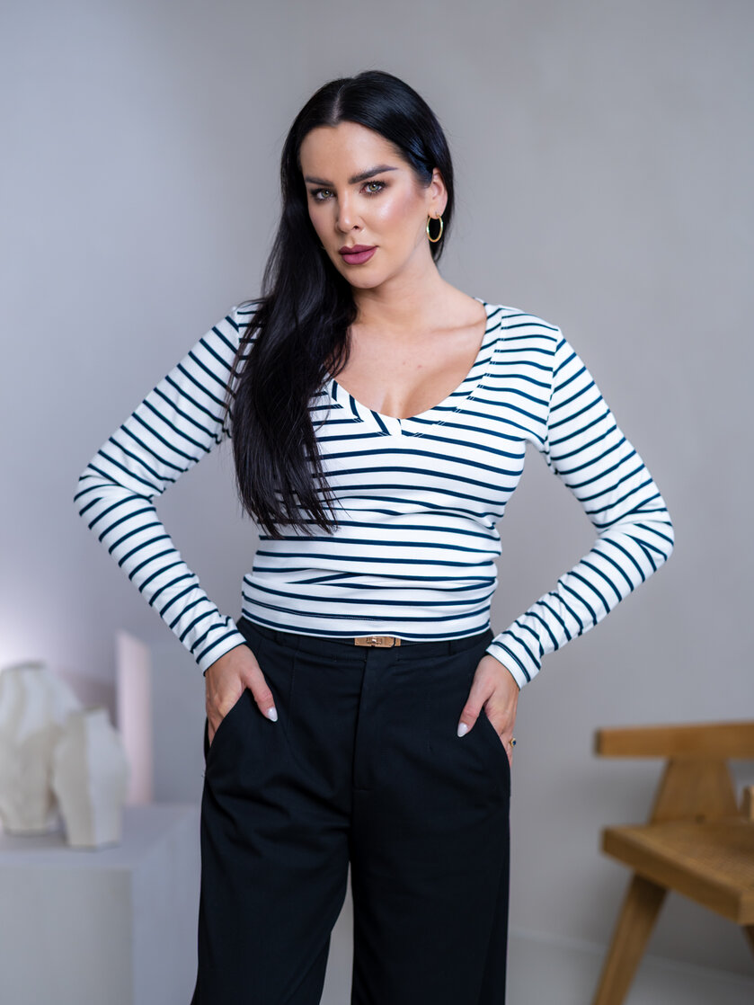 TOP “ANNETTE” - VÉČKOVÝ VÝSTRIH, PRILIEHAVÉ RUKÁVY