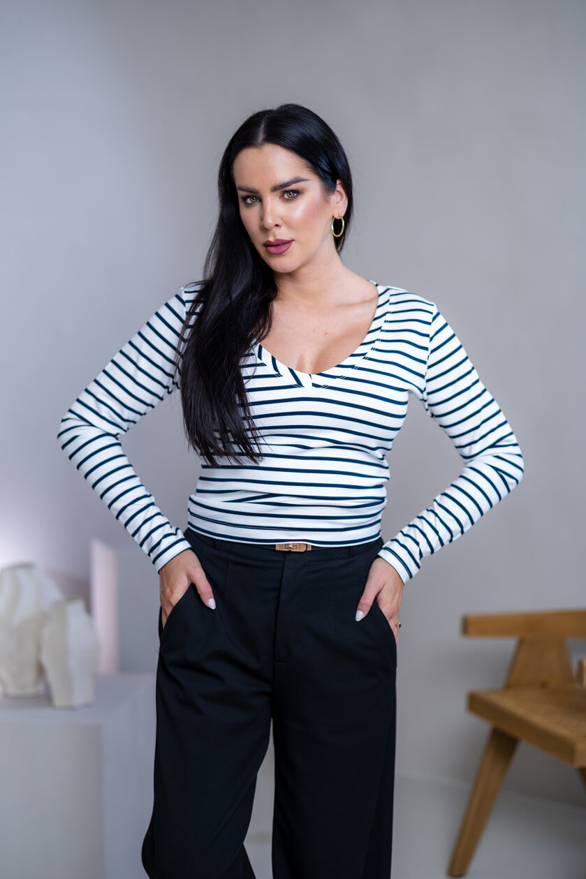 TOP “ANNETTE” - VÉČKOVÝ VÝSTRIH, PRILIEHAVÉ RUKÁVY