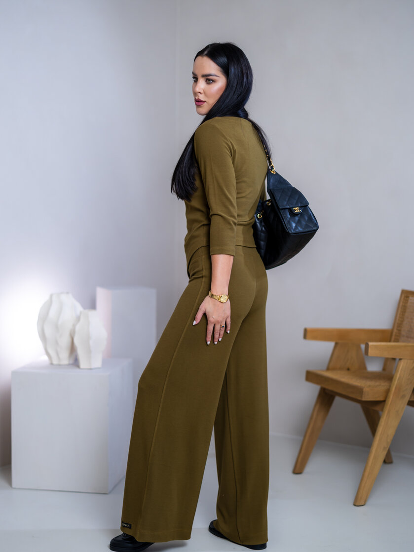 TOP “CAMILLA” - LODIČKOVÝ VÝSTRIH, PRILIEHAVÉ RUKÁVY