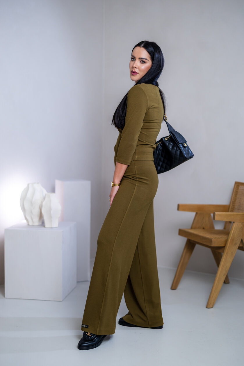 TOP “CAMILLA” - LODIČKOVÝ VÝSTRIH, PRILIEHAVÉ RUKÁVY