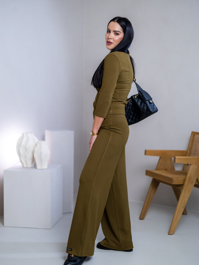 TOP “CAMILLA” - LODIČKOVÝ VÝSTRIH, PRILIEHAVÉ RUKÁVY