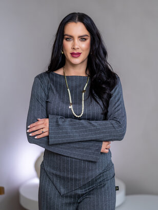 TOP “CAMILLA” - LODIČKOVÝ VÝSTRIH, ROZŠÍRENÉ RUKÁVY