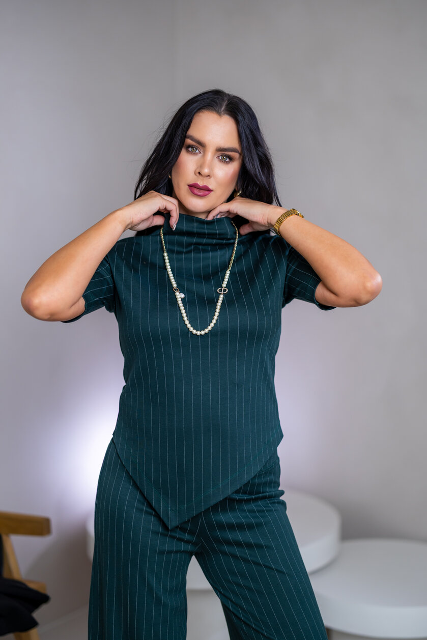 TOP “CAMILLA” - PRINECHANÝ STOJAČIK, PRILIEHAVÉ RUKÁVY