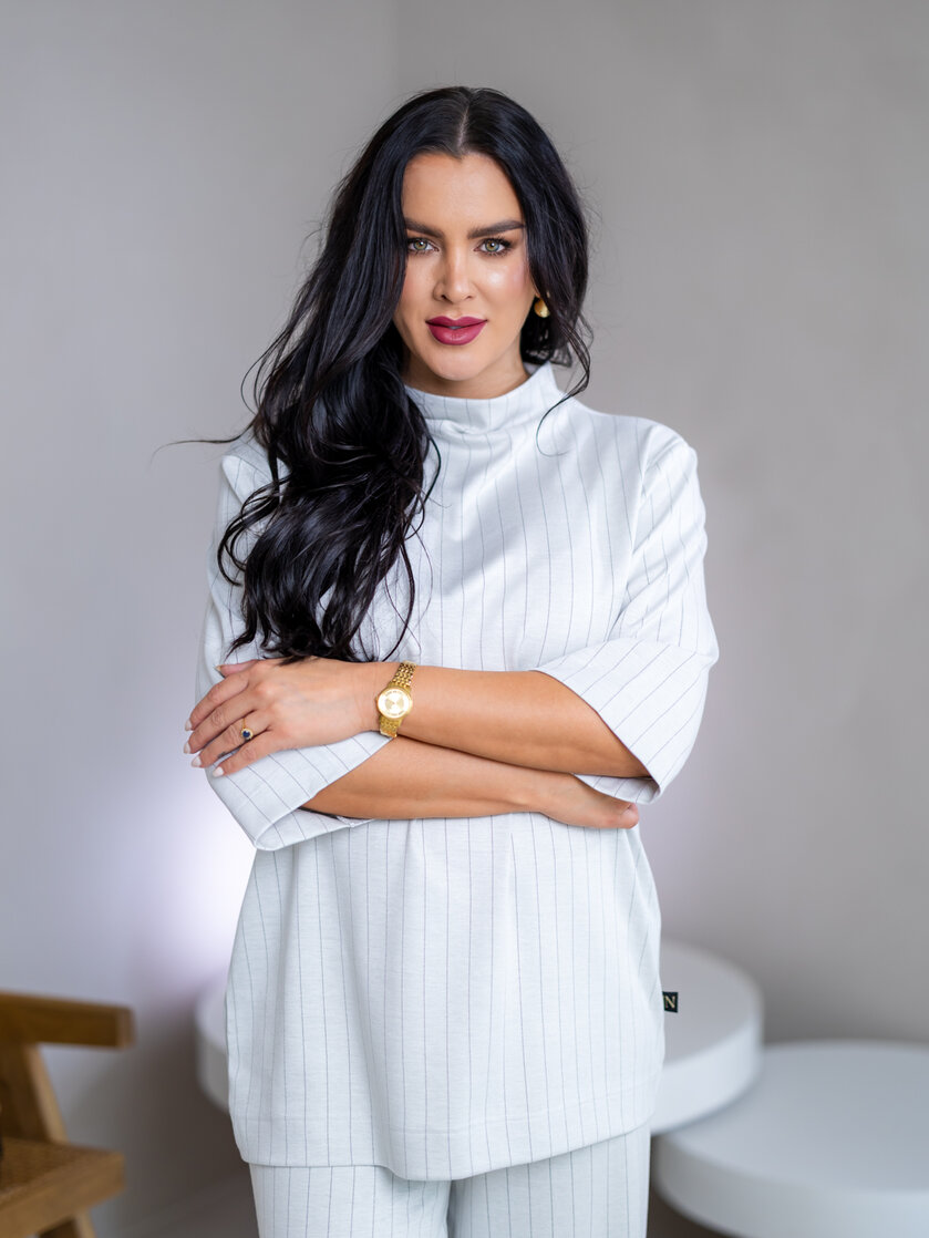 TOP “ELIZABETH” S PRINECHANÝM STOJAČIKOM A 3/4 RUKÁVMI