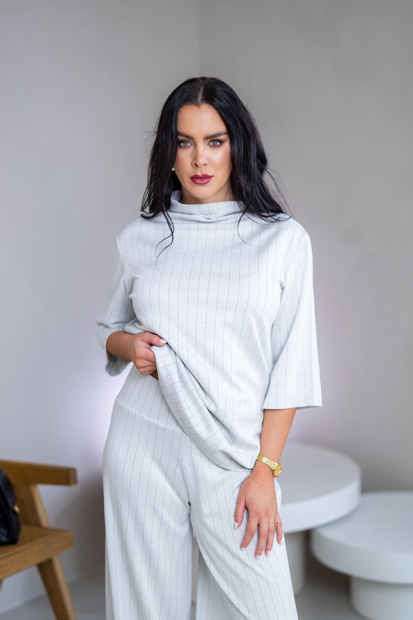 TOP “ELIZABETH” S PRINECHANÝM STOJAČIKOM A 3/4 RUKÁVMI