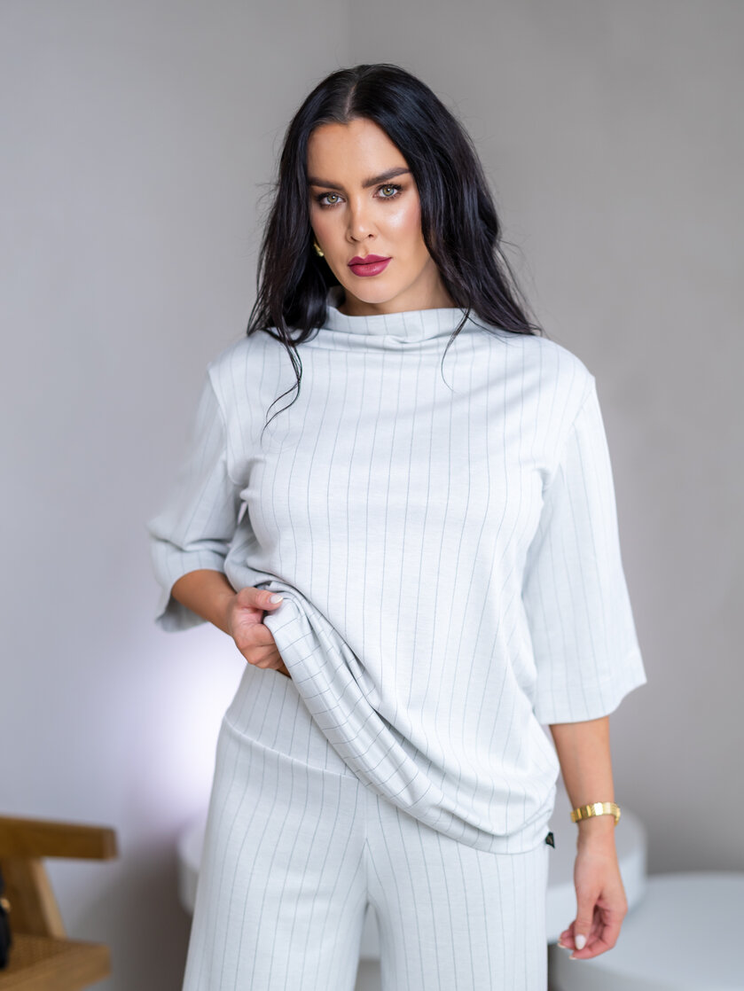 TOP “ELIZABETH” S PRINECHANÝM STOJAČIKOM A 3/4 RUKÁVMI