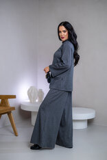 TOP “ELIZABETH” S PRINECHANÝM STOJAČIKOM A DLHÝMI RUKÁVMI