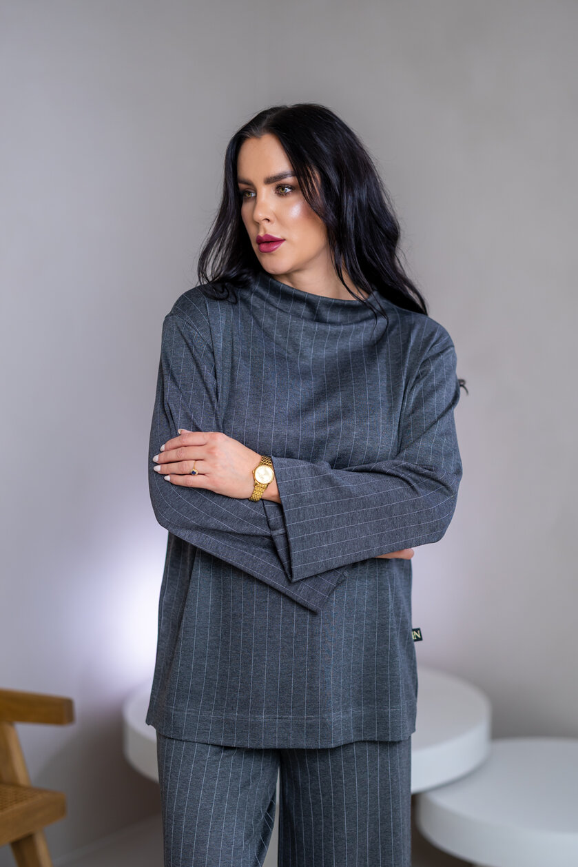 TOP “ELIZABETH” S PRINECHANÝM STOJAČIKOM A DLHÝMI RUKÁVMI