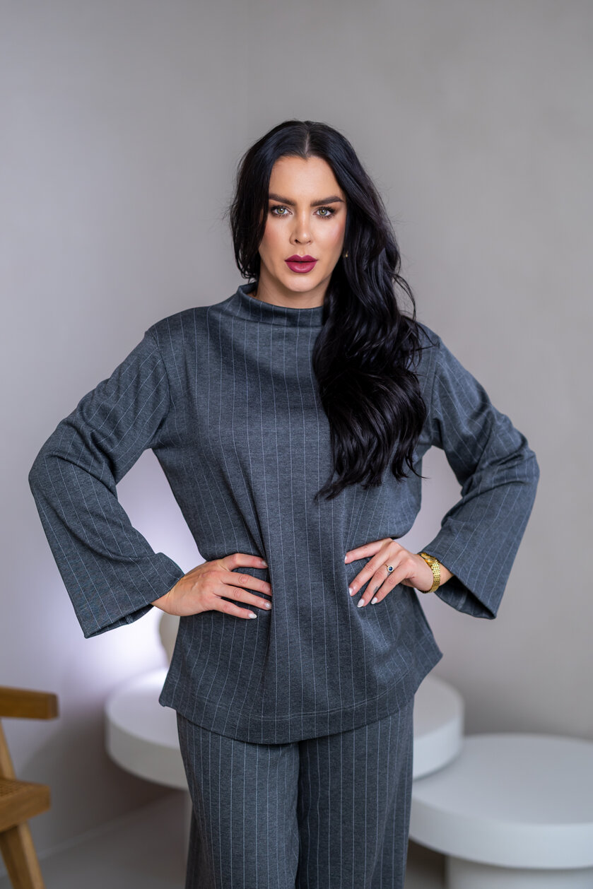 TOP “ELIZABETH” S PRINECHANÝM STOJAČIKOM A DLHÝMI RUKÁVMI