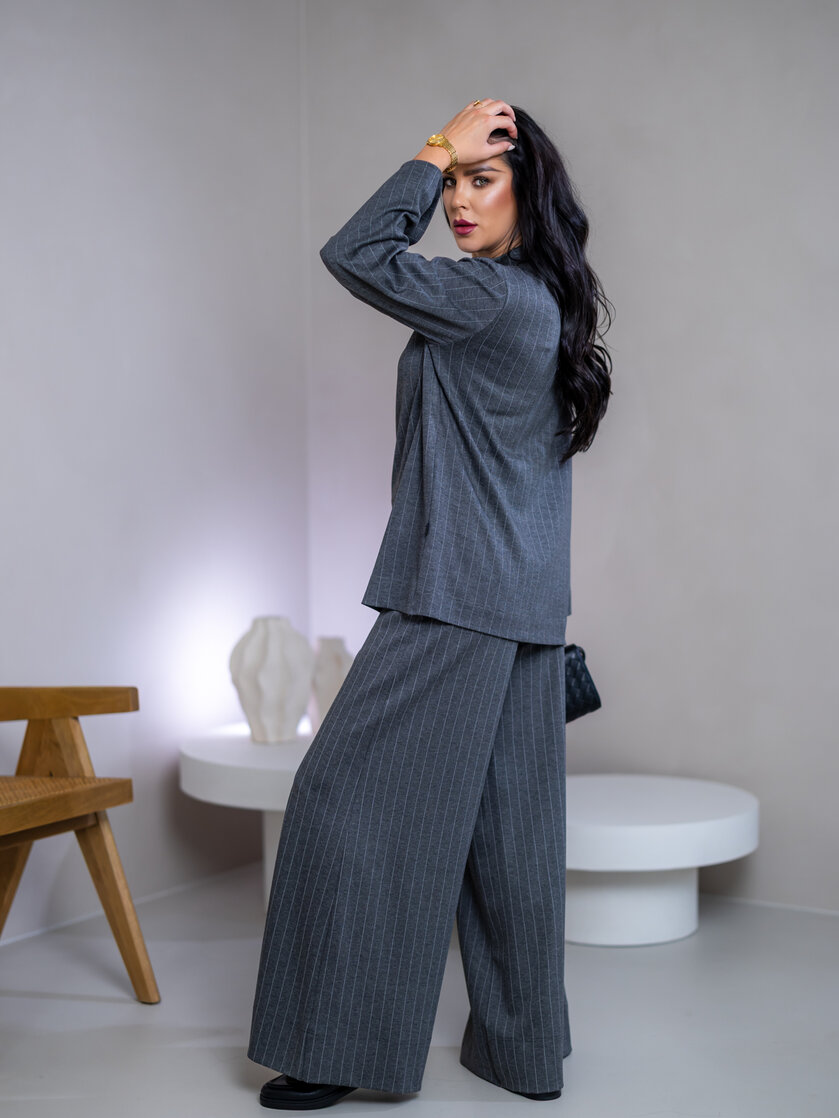 TOP “ELIZABETH” S PRINECHANÝM STOJAČIKOM A DLHÝMI RUKÁVMI