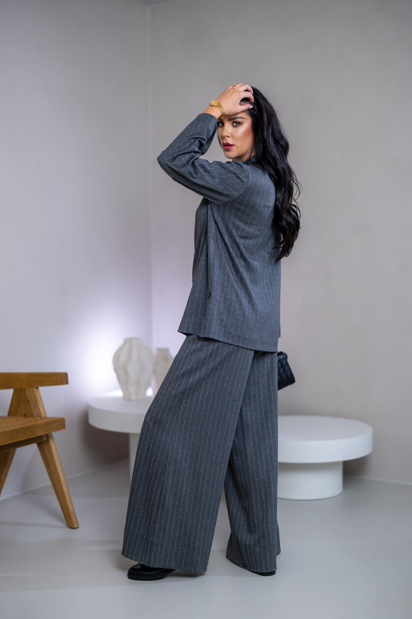 TOP “ELIZABETH” S PRINECHANÝM STOJAČIKOM A DLHÝMI RUKÁVMI