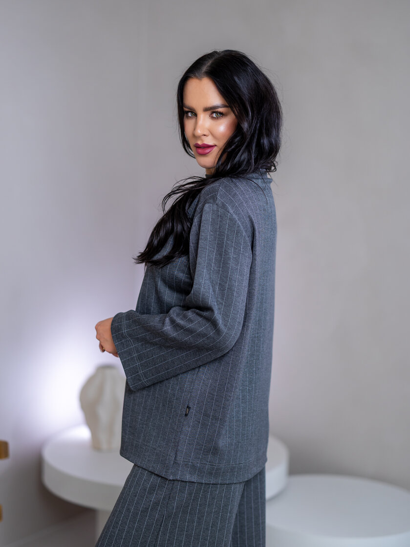 TOP “ELIZABETH” S PRINECHANÝM STOJAČIKOM A DLHÝMI RUKÁVMI