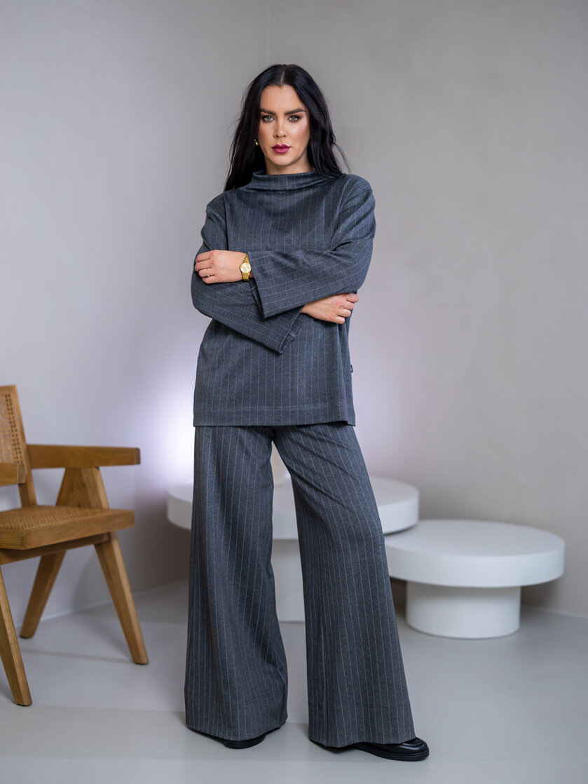 TOP “ELIZABETH” S PRINECHANÝM STOJAČIKOM A DLHÝMI RUKÁVMI