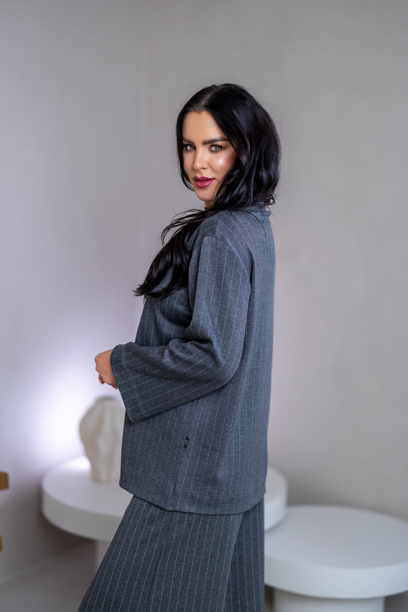 TOP “ELIZABETH” S PRINECHANÝM STOJAČIKOM A DLHÝMI RUKÁVMI