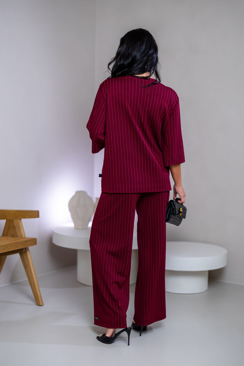 TOP “ELIZABETH” S VÉČKOVÝM VÝSTRIHOM A 3/4 RUKÁVMI