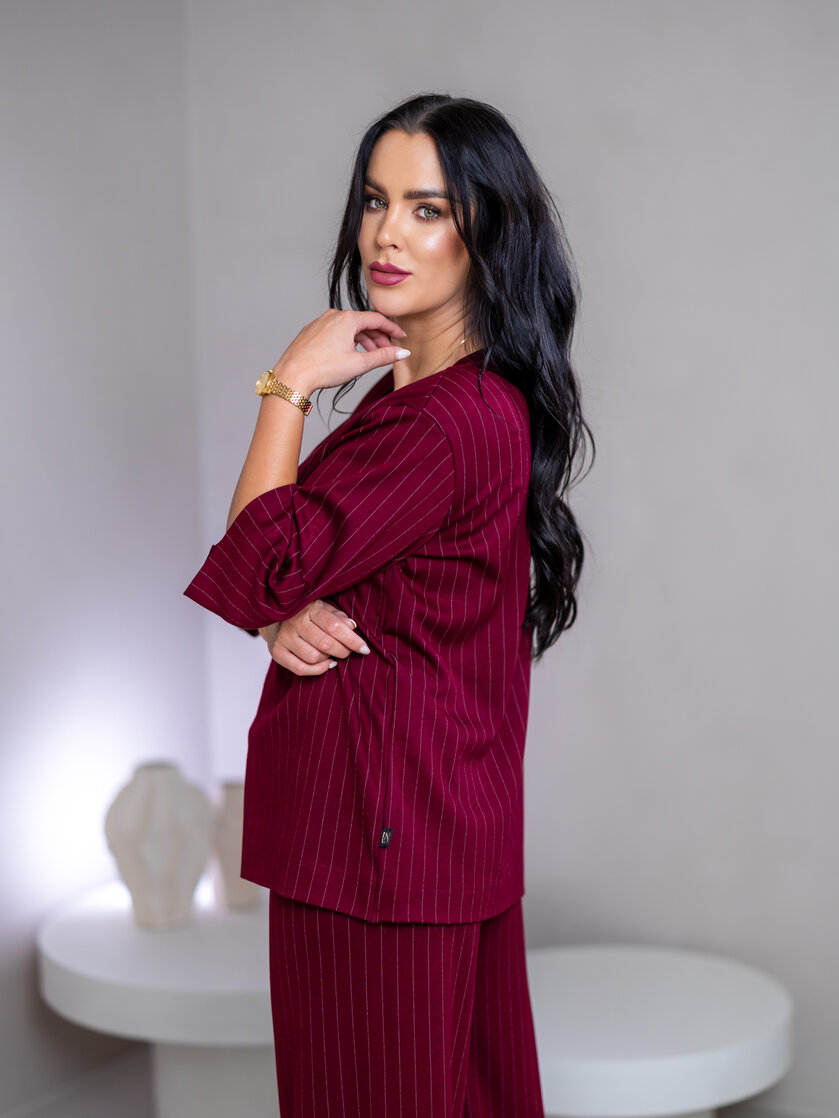 TOP “ELIZABETH” S VÉČKOVÝM VÝSTRIHOM A 3/4 RUKÁVMI