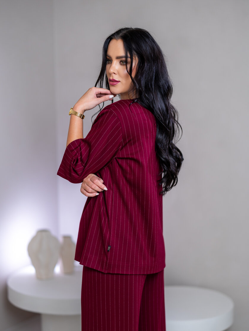 TOP “ELIZABETH” S VÉČKOVÝM VÝSTRIHOM A 3/4 RUKÁVMI