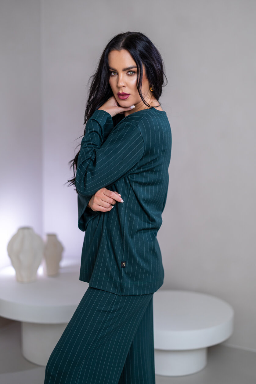 TOP “ELIZABETH” S VÉČKOVÝM VÝSTRIHOM A DLHÝMI RUKÁVMI