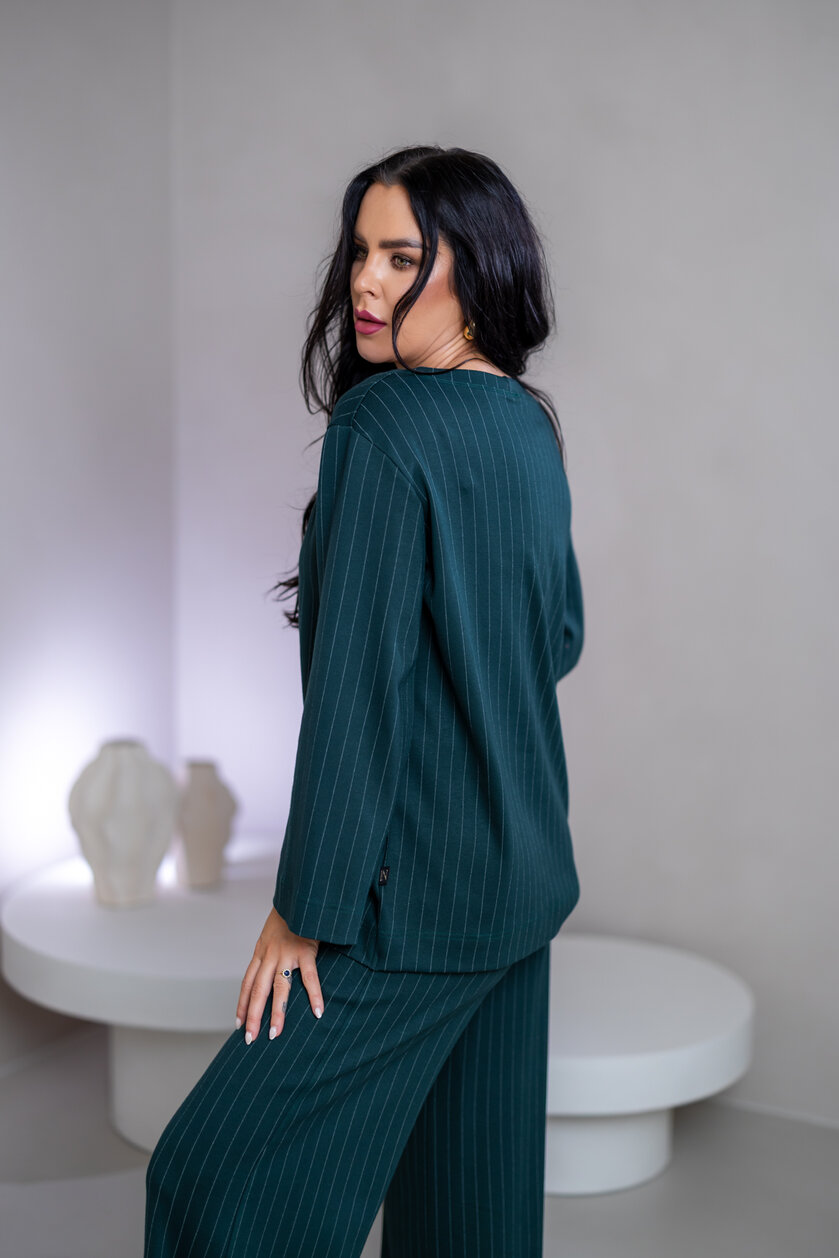 TOP “ELIZABETH” S VÉČKOVÝM VÝSTRIHOM A DLHÝMI RUKÁVMI