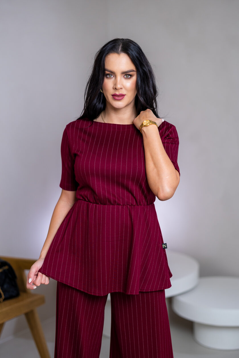 TOP “PATRICIA” - LODIČKOVÝ VÝSTRIH, PRILIEHAVÉ RUKÁVY