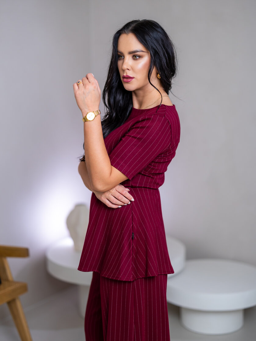 TOP “PATRICIA” - LODIČKOVÝ VÝSTRIH, PRILIEHAVÉ RUKÁVY