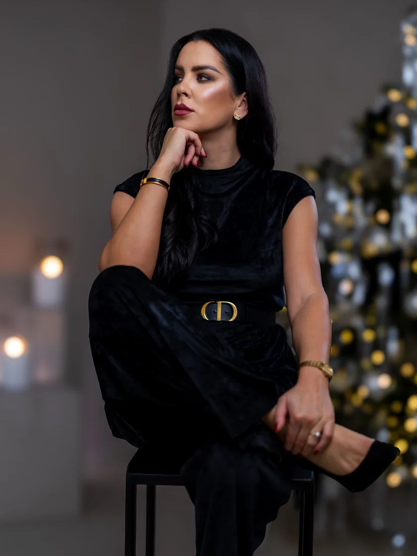 TOP “PATRICIA” - PRINECHANÝ STOJAČIK, PADNUTÉ PLECIA TOP “PATRICIA” - PRINECHANÝ STOJAČIK, PADNUTÉ PLECIA