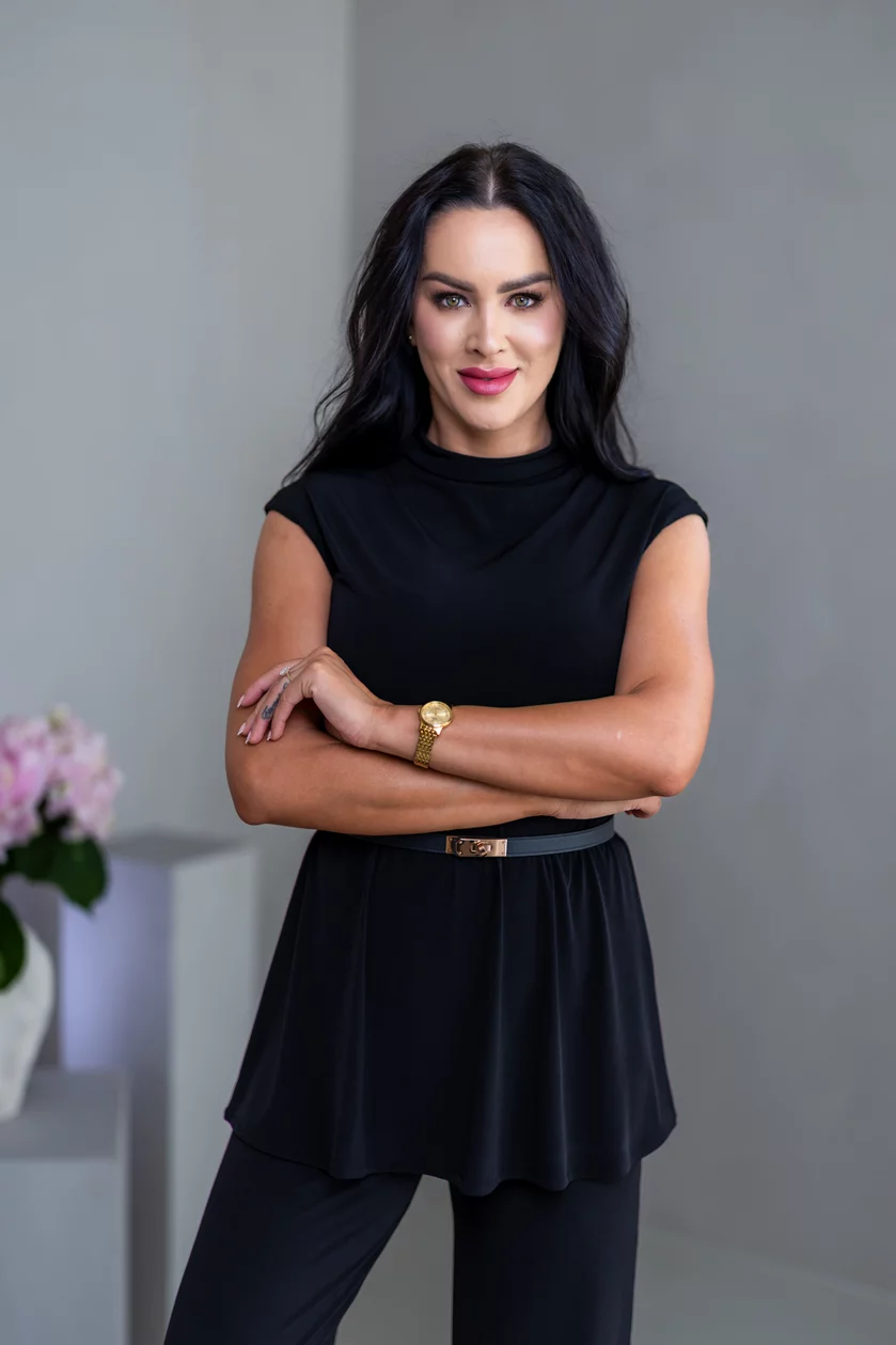 TOP “PATRICIA” - PRINECHANÝ STOJAČIK, PADNUTÉ PLECIA