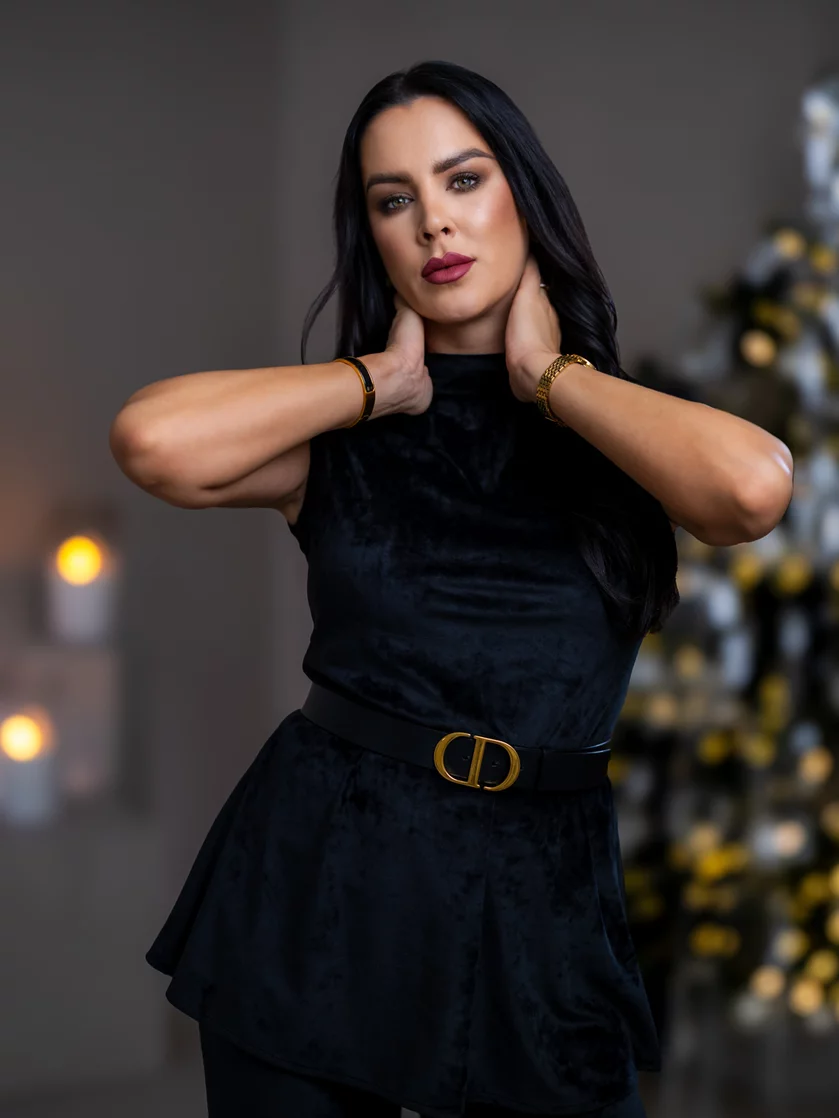 TOP “PATRICIA” - PRINECHANÝ STOJAČIK, PADNUTÉ PLECIA TOP “PATRICIA” - PRINECHANÝ STOJAČIK, PADNUTÉ PLECIA