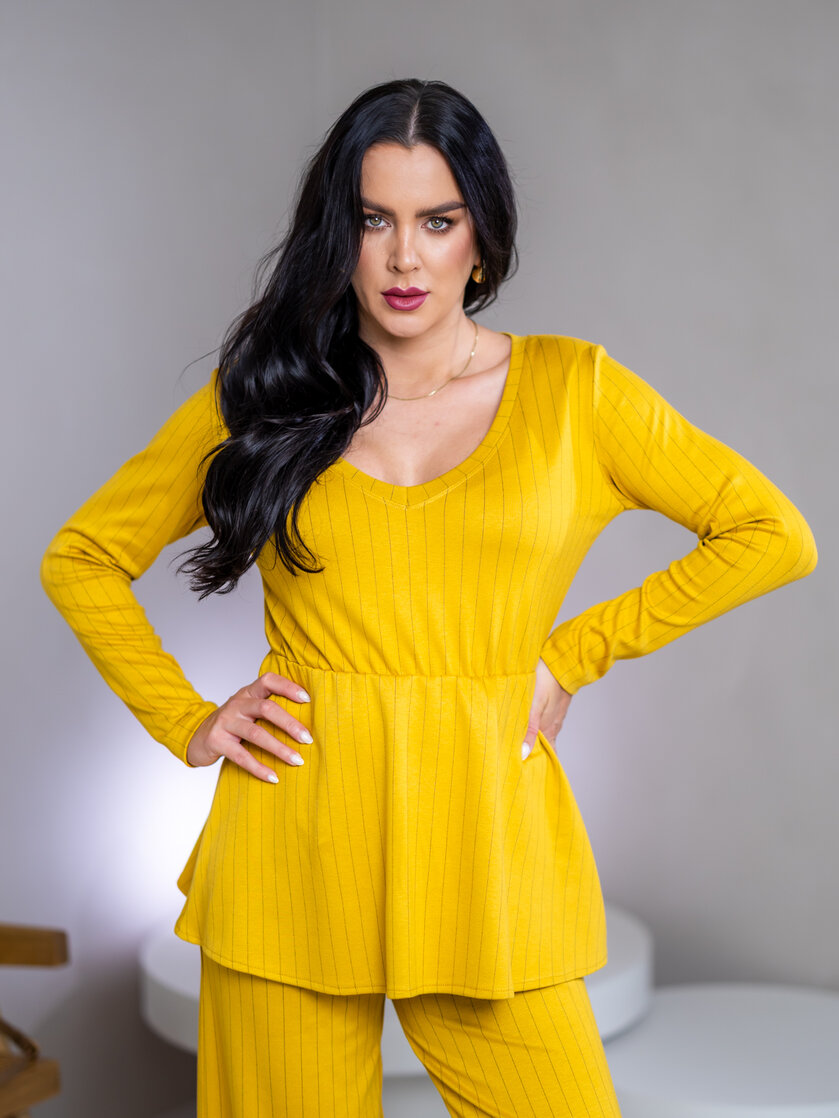 TOP “PATRICIA” - VÉČKOVÝ VÝSTRIH, PRILIEHAVÉ RUKÁVY