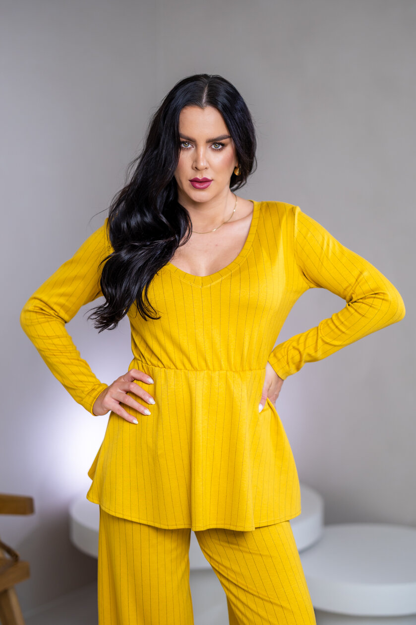 TOP “PATRICIA” - VÉČKOVÝ VÝSTRIH, PRILIEHAVÉ RUKÁVY