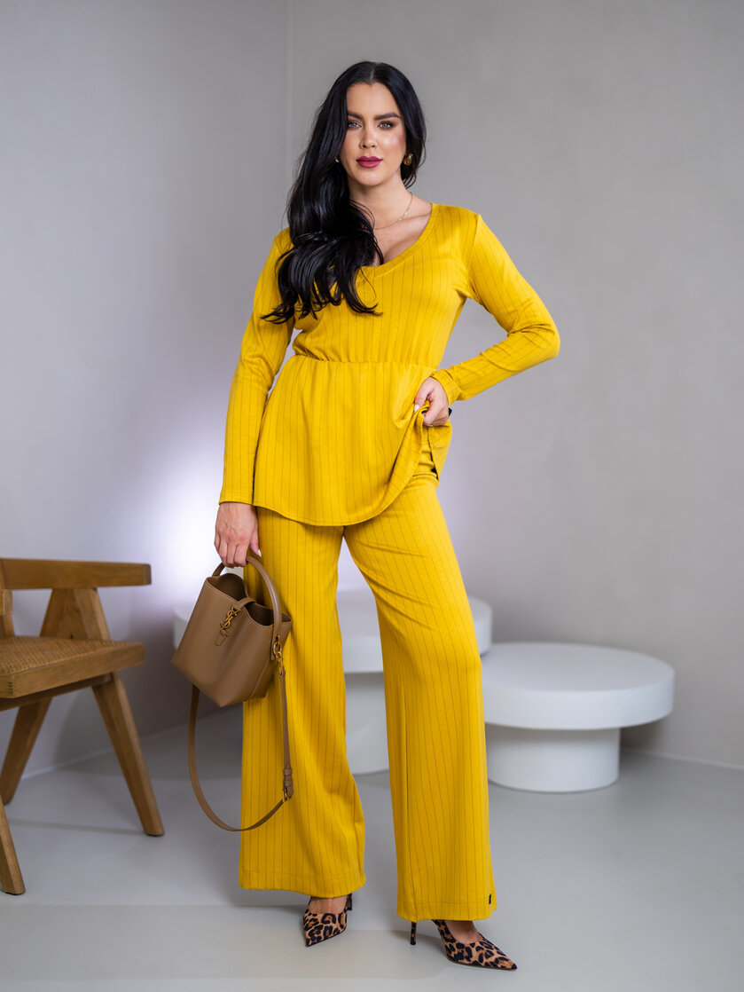 TOP “PATRICIA” - VÉČKOVÝ VÝSTRIH, PRILIEHAVÉ RUKÁVY