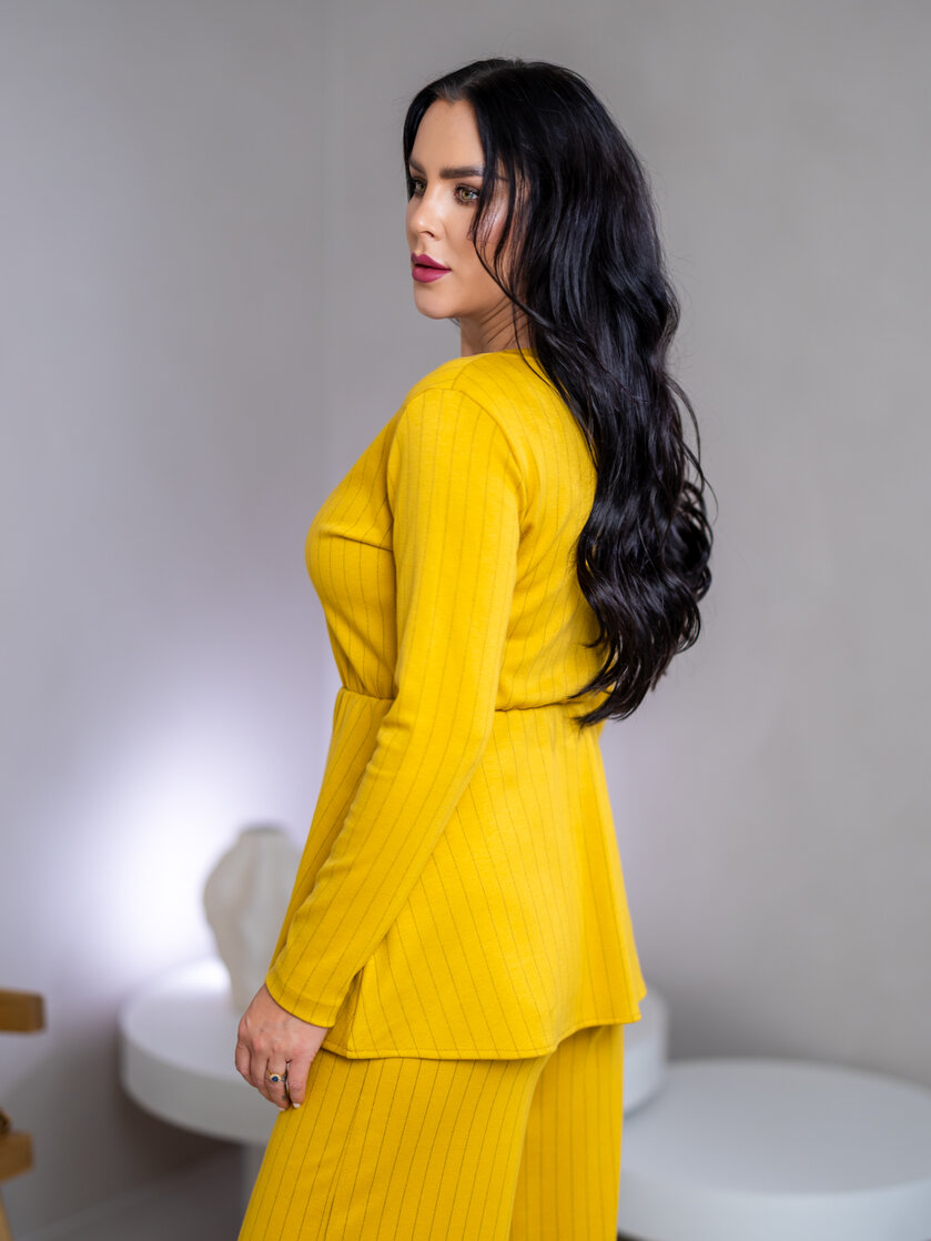 TOP “PATRICIA” - VÉČKOVÝ VÝSTRIH, PRILIEHAVÉ RUKÁVY