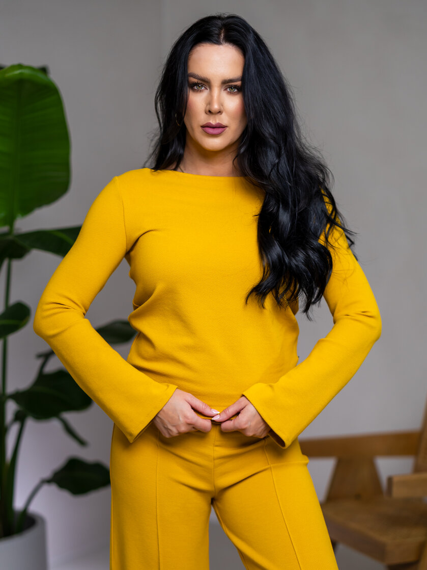 TOP “VICTORIA” S LODIČKOVÝM VÝSTRIHOM A ROZŠÍRENÝMI RUKÁVMI