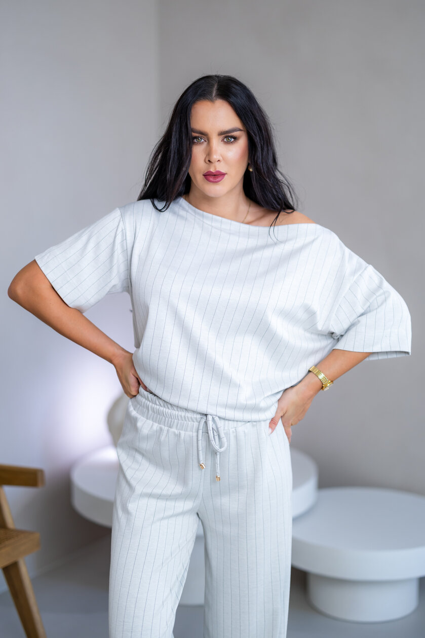 TRIČKO “MELANIE” S LODIČKOVÝM VÝSTRIHOM