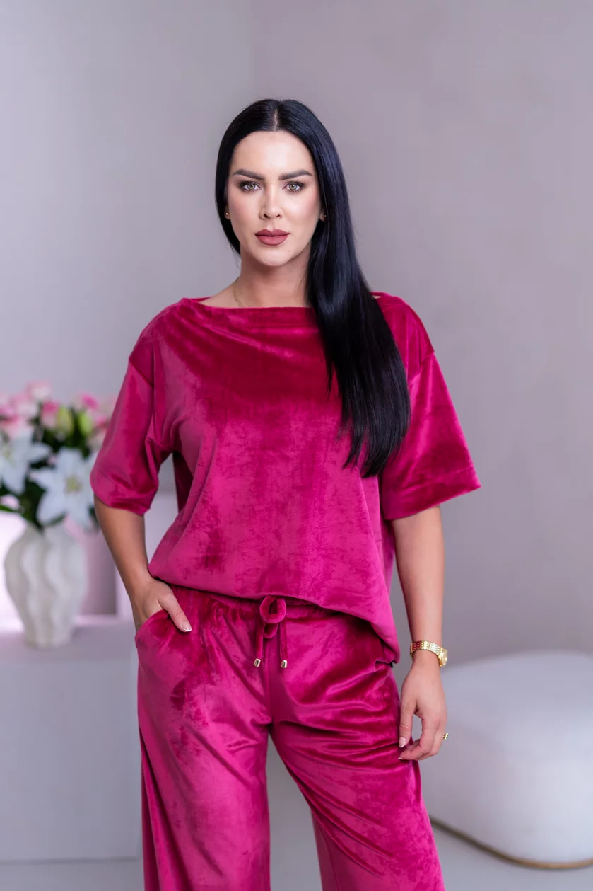 TRIČKO “MELANIE” S LODIČKOVÝM VÝSTRIHOM TRIČKO “MELANIE” S LODIČKOVÝM VÝSTRIHOM
