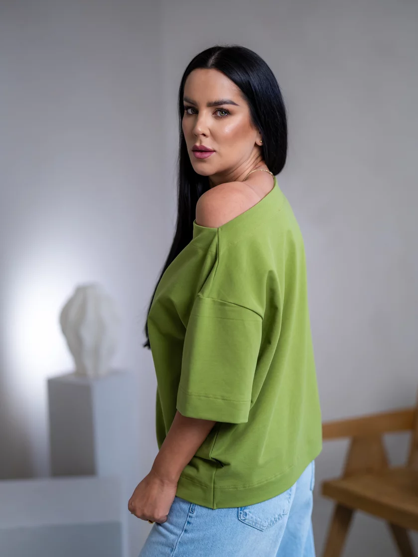 TRIČKO “MELANIE” S LODIČKOVÝM VÝSTRIHOM TRIČKO “MELANIE” S LODIČKOVÝM VÝSTRIHOM