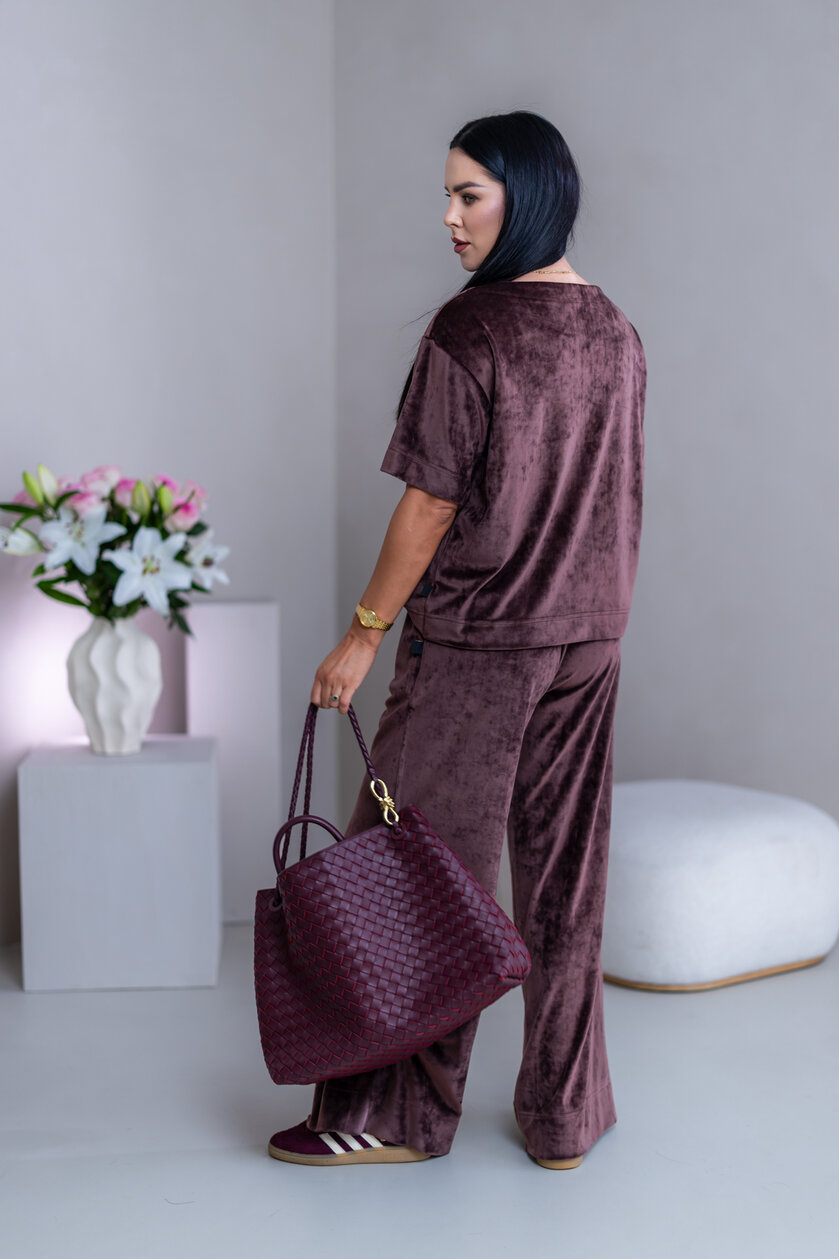 TRIČKO “MELANIE” S LODIČKOVÝM VÝSTRIHOM