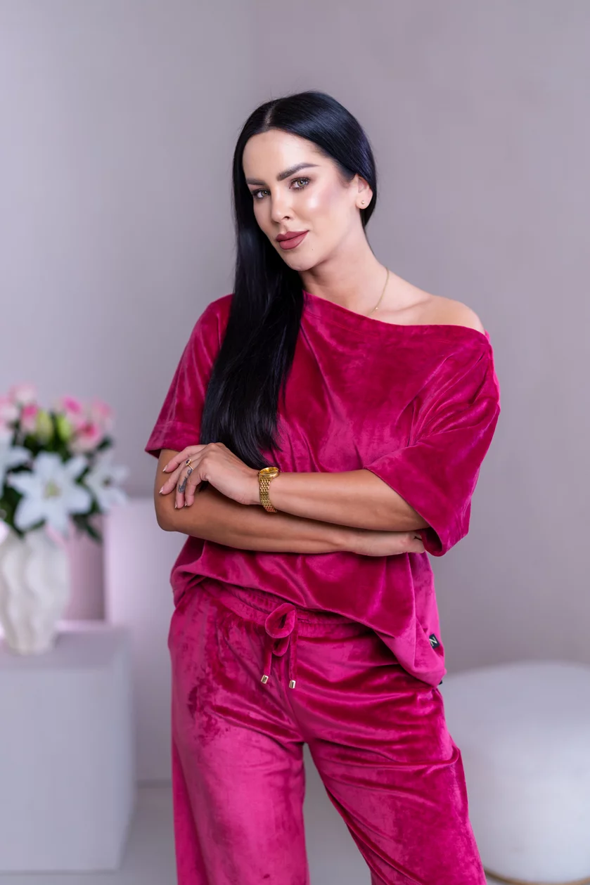 TRIČKO “MELANIE” S LODIČKOVÝM VÝSTRIHOM TRIČKO “MELANIE” S LODIČKOVÝM VÝSTRIHOM