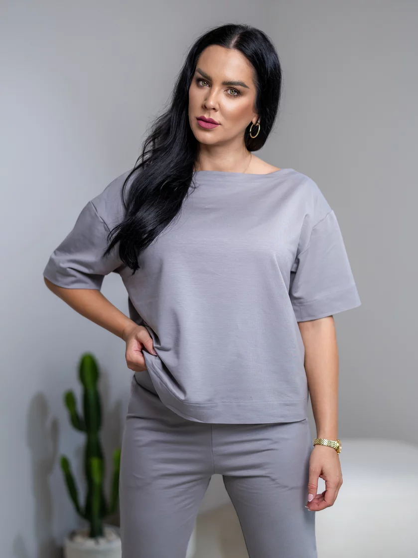 TRIČKO “MELANIE” S LODIČKOVÝM VÝSTRIHOM TRIČKO “MELANIE” S LODIČKOVÝM VÝSTRIHOM