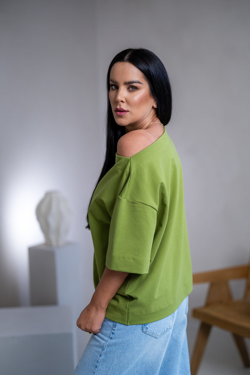 TRIČKO “MELANIE” S LODIČKOVÝM VÝSTRIHOM - TEPLÁKOVINA