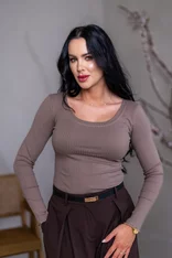TRIČKO “ROBERTA” - VEĽKÝ VÝSTRIH A PRILIEHAVÉ RUKÁVY TRIČKO “ROBERTA” - VEĽKÝ VÝSTRIH A PRILIEHAVÉ RUKÁVY