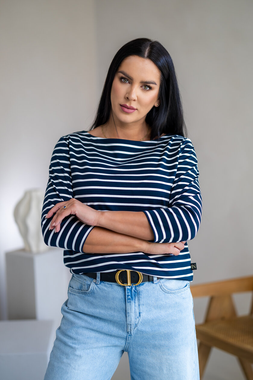 TRIČKO “VANDA” S LODIČKOVÝM VÝSTRIHOM - PÁSIK