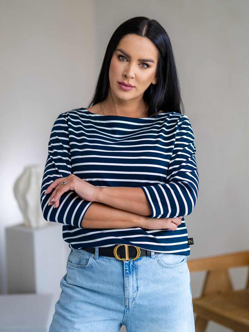 TRIČKO “VANDA” S LODIČKOVÝM VÝSTRIHOM - PÁSIK