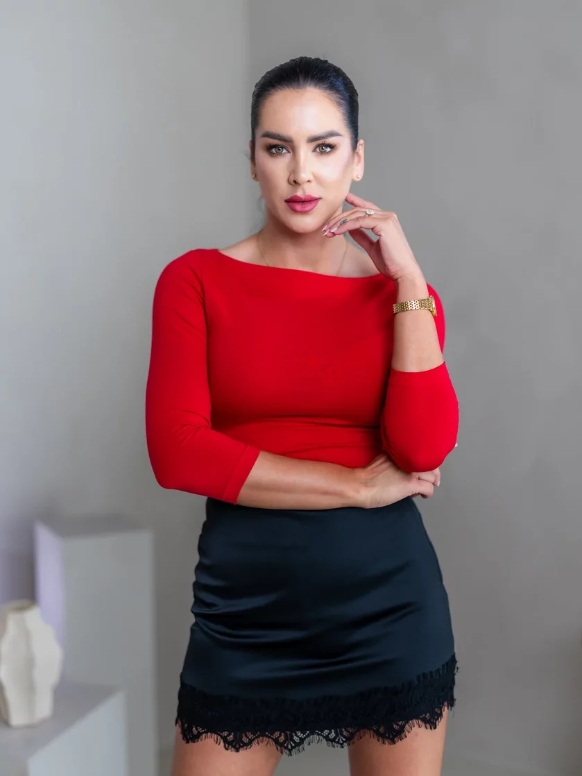 TRIČKO “VERONIKA“ - LODIČKOVÝ VÝSTRIH TRIČKO “VERONIKA“ - LODIČKOVÝ VÝSTRIH