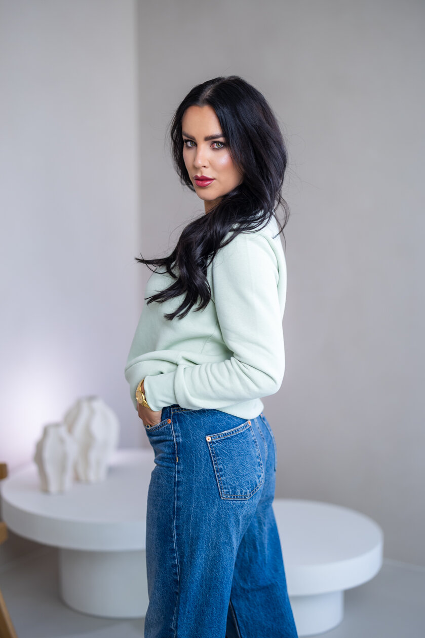 ZÁKLADNÁ MIKINA “BIANCA” - ETIKETA NA PRSIACH