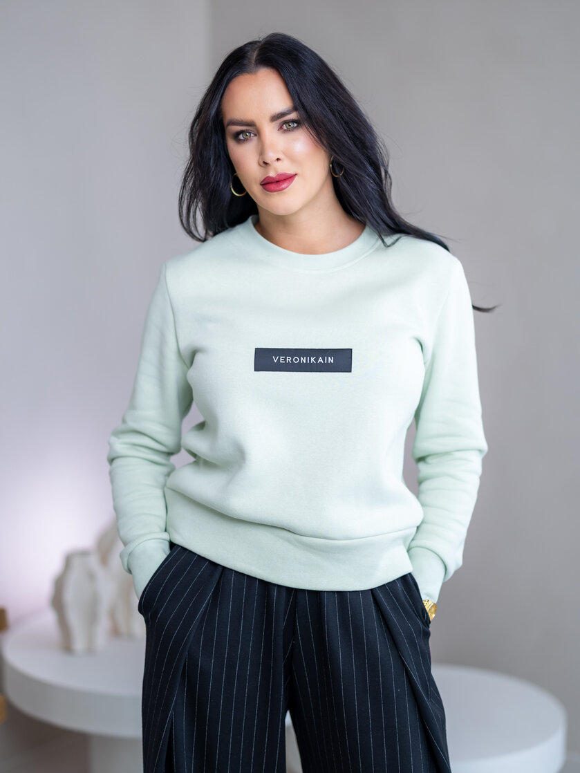 ZÁKLADNÁ MIKINA “BIANCA” - ETIKETA NA PRSIACH