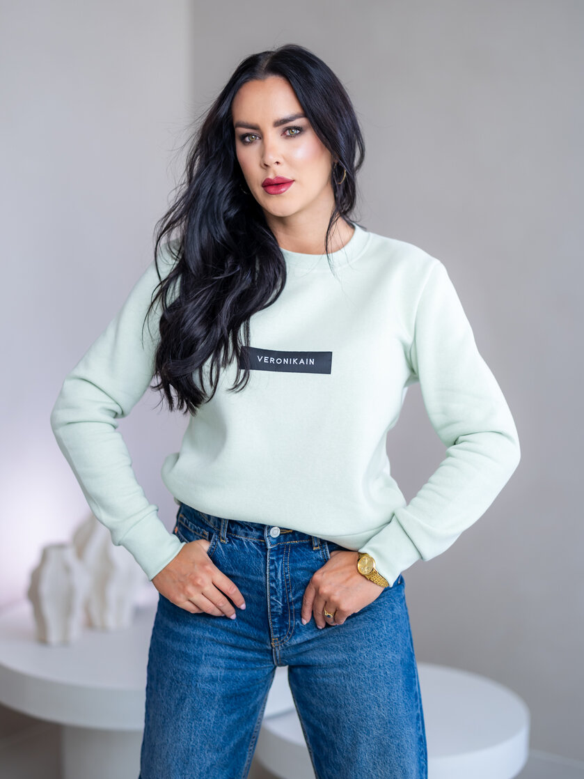 ZÁKLADNÁ MIKINA “BIANCA” - ETIKETA NA PRSIACH