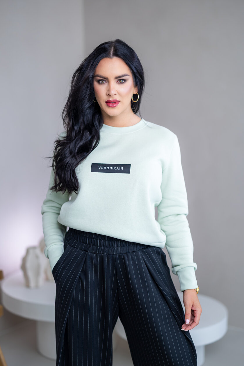 ZÁKLADNÁ MIKINA “BIANCA” - ETIKETA NA PRSIACH